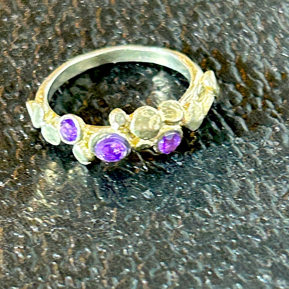 Vintage Silpada Ring was used many years as a Display. Gently used.